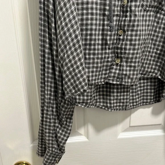 American Eagle Outfitters Black and Gray Plaid Button Down Shirt - Picture 6 of 11